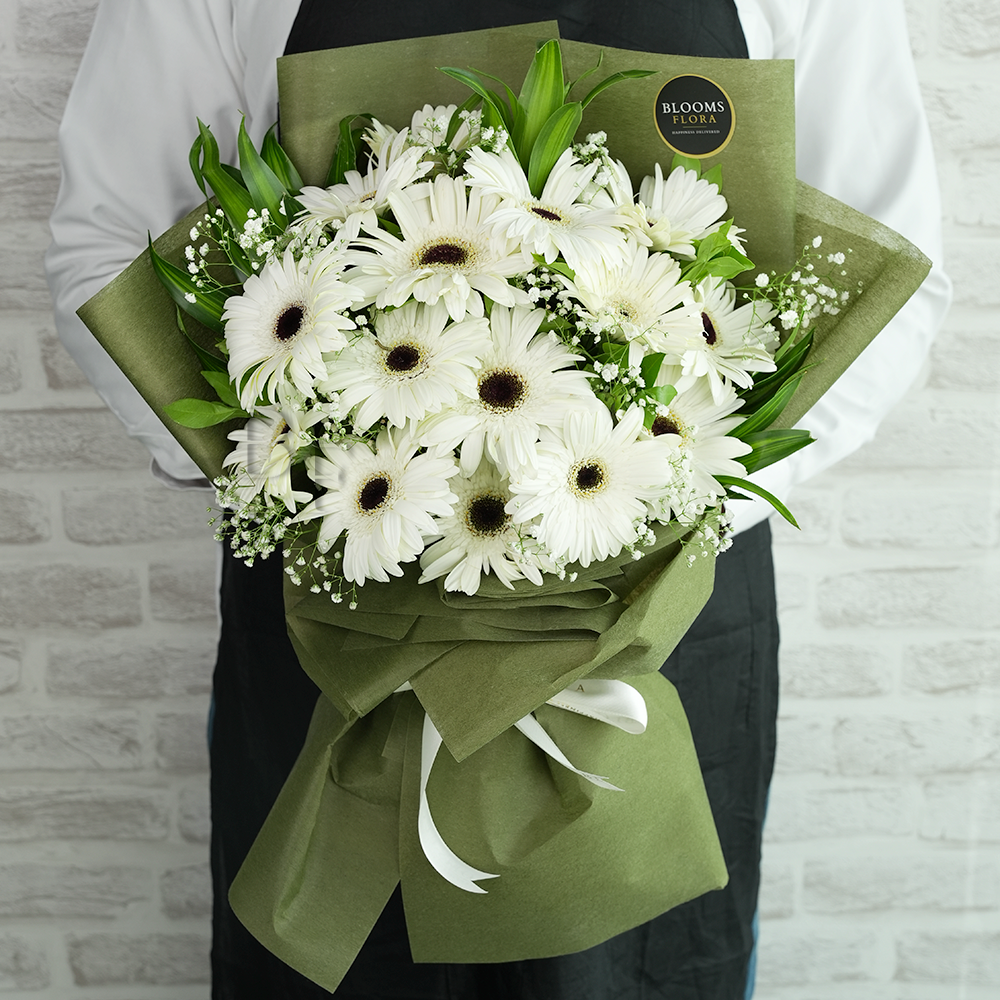 bouquet of 15 white gerberas