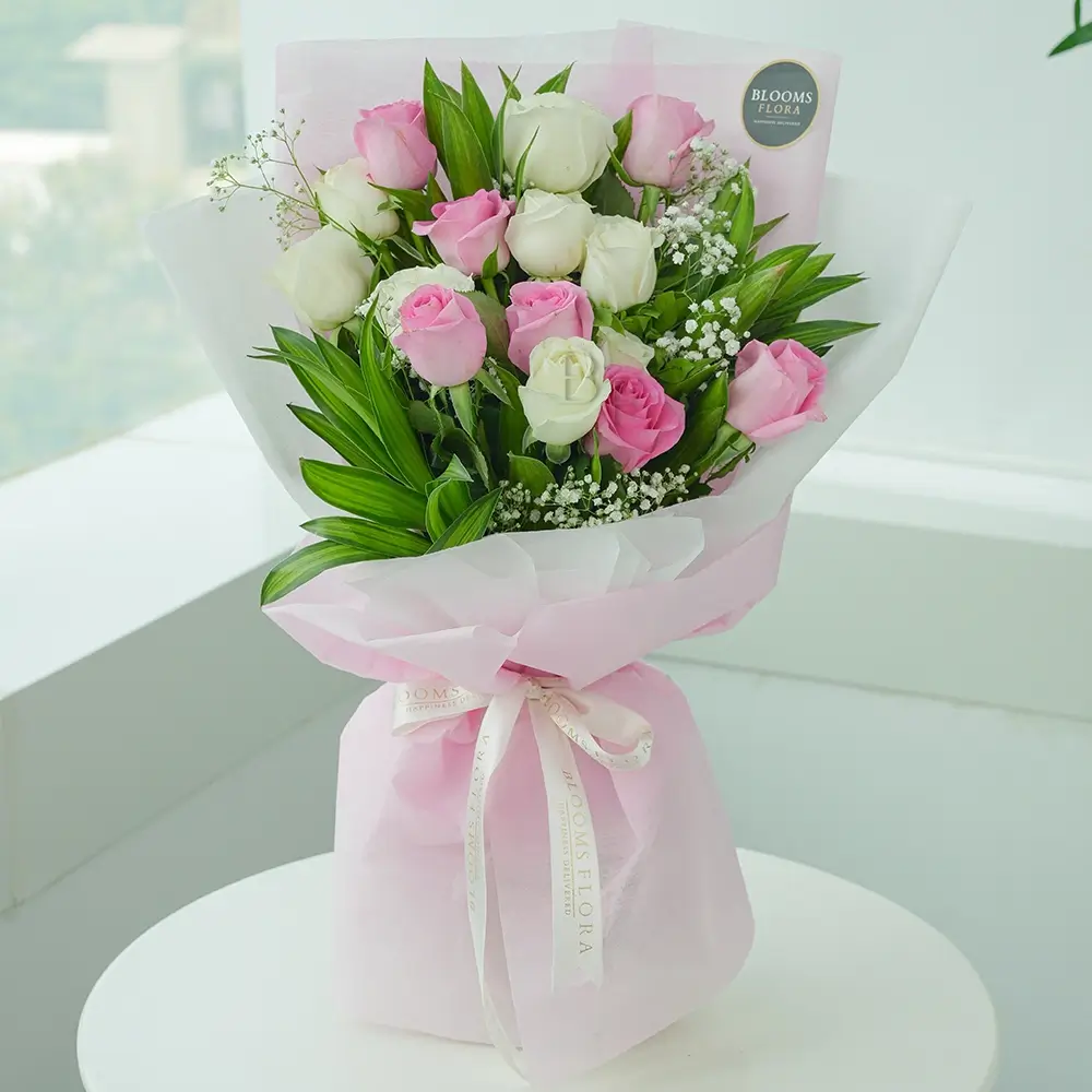 Bouquet of 7 pink roses and 8 white roses