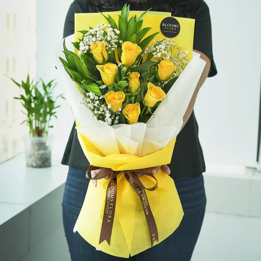 Bouquet of 8 yellow roses