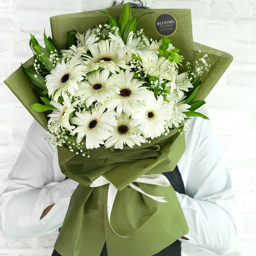 bouquet of 15 white gerberas