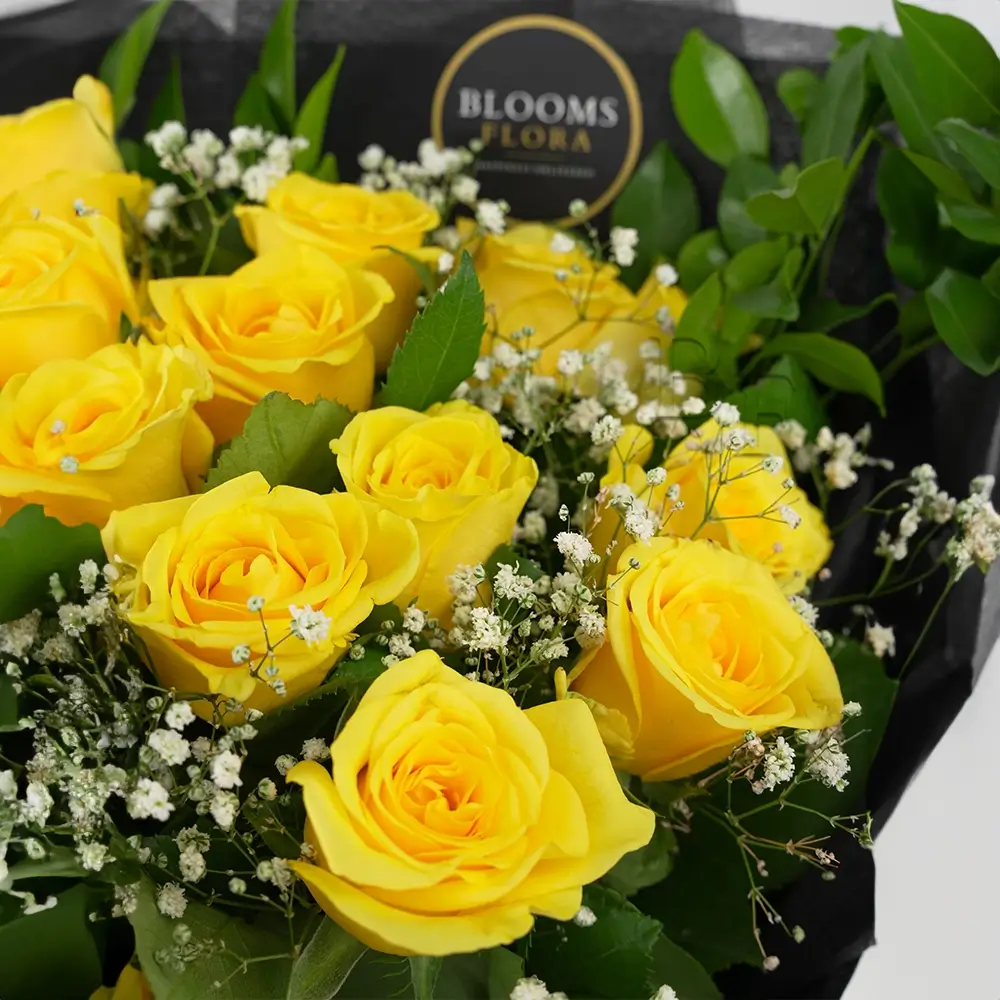 bouquet of 25 yellow roses