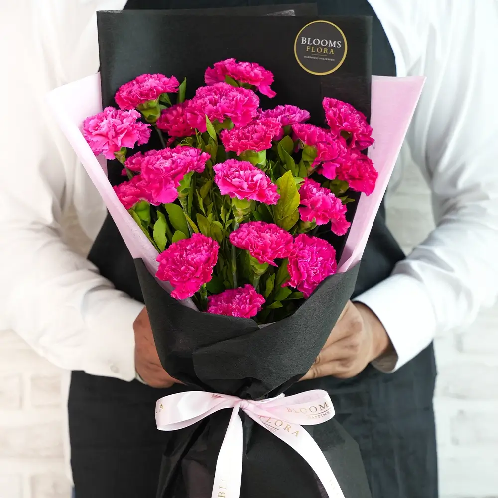 bouquet of 18 pink carnations