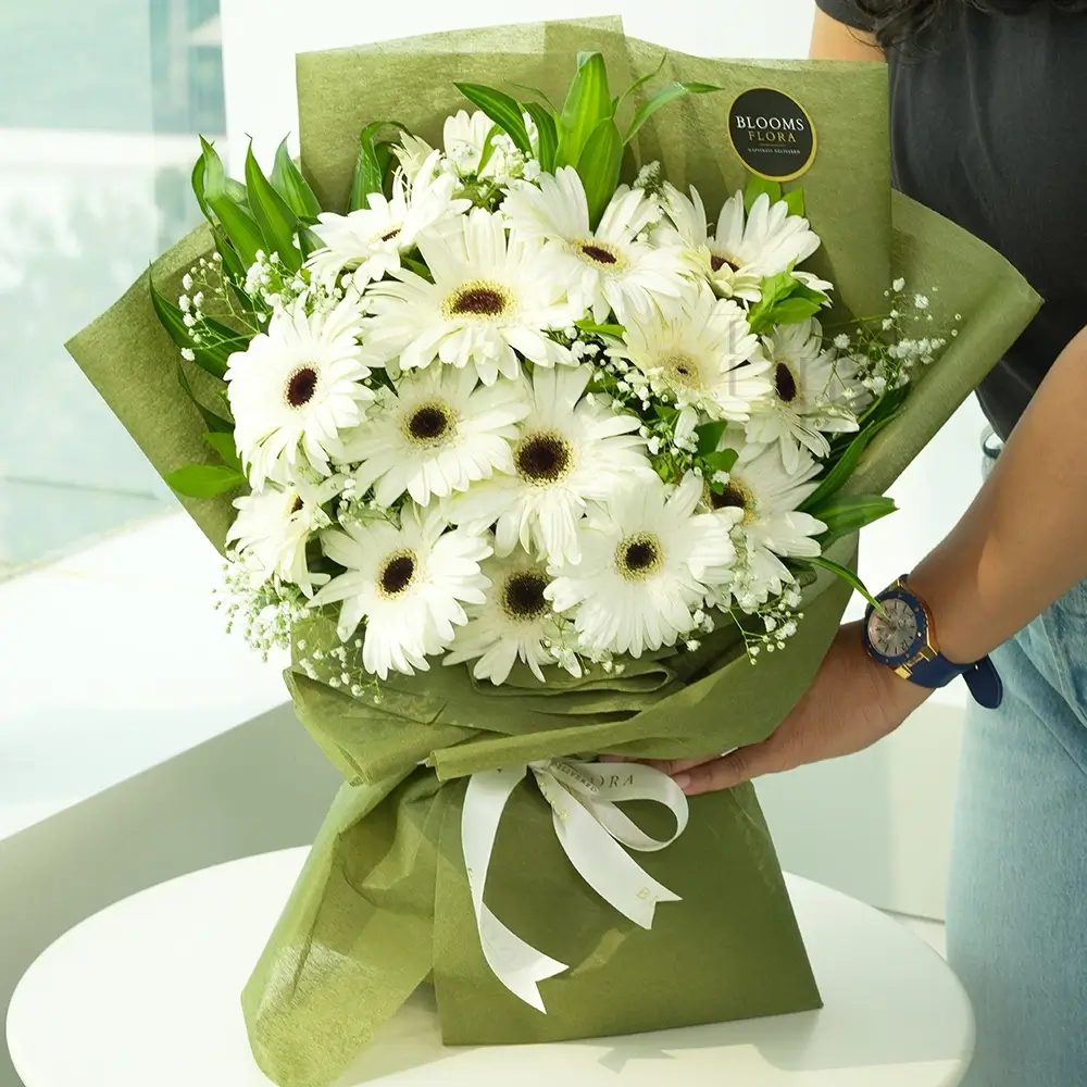 bouquet of 15 white gerberas