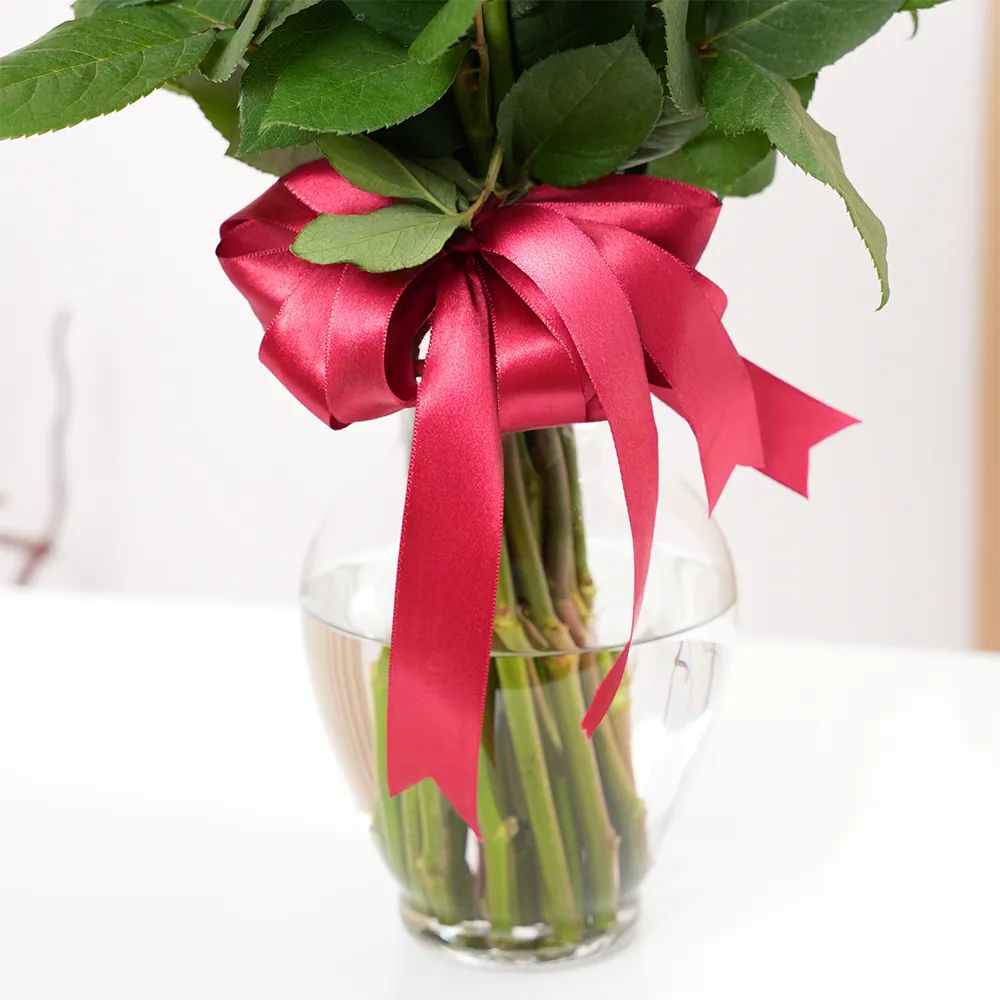 Red roses in vase